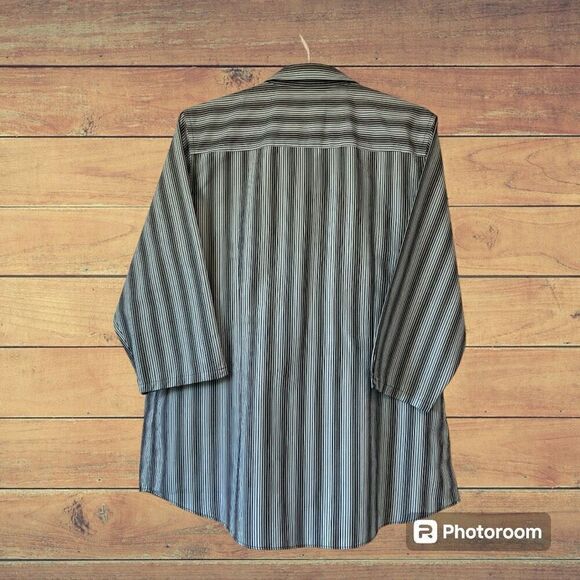 Cabela’s Women’s Blue Striped Button Up Shirt   Size L   EUC - Picture 2 of 4